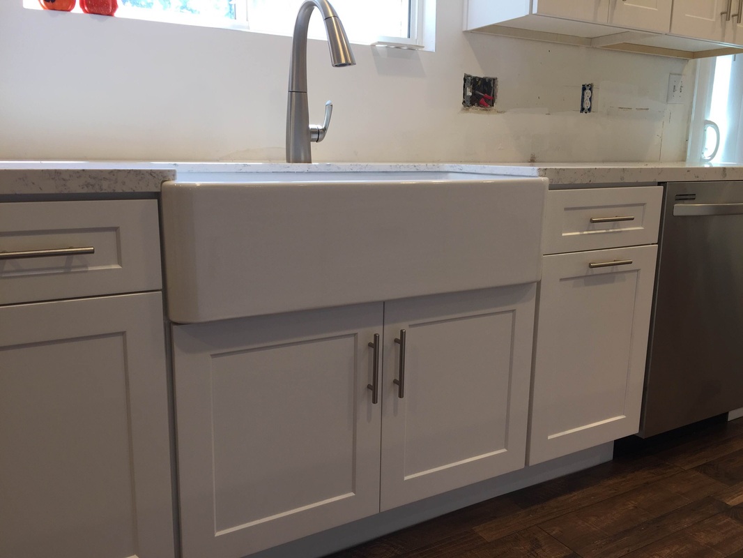 white shaker full overlay kitchen cabinets with quartz carrara white