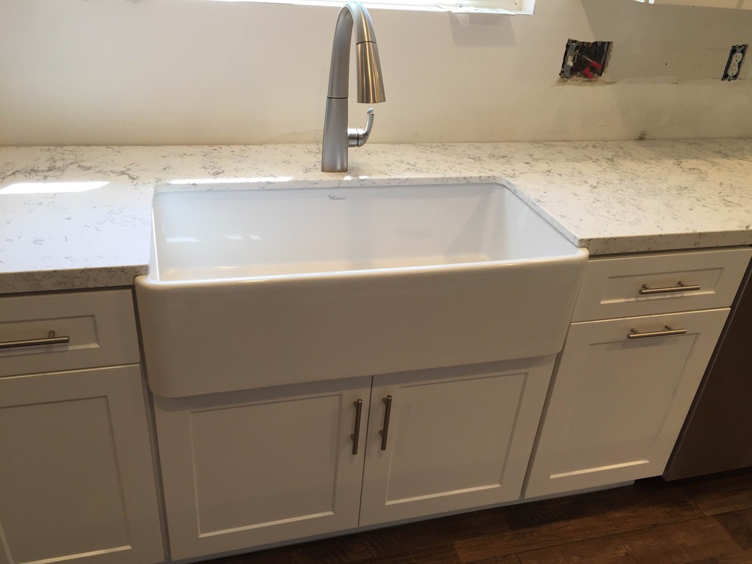 White Shaker Full Overlay Kitchen Cabinets With Quartz Carrara