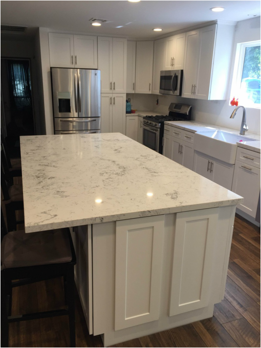 white shaker full overlay kitchen cabinets with quartz carrara white